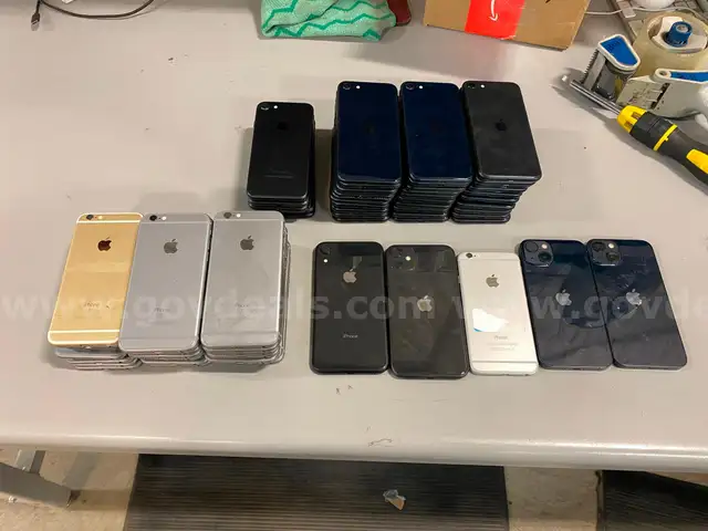 Lot 6 - Approx. 69 iPhones of Various Models&#xA0;(ID #41800) (J01-3L) (25-2855-1) 540 (19-26)