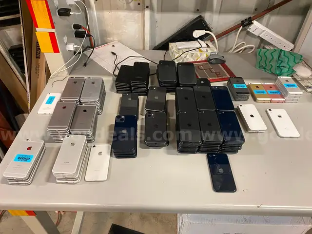 Lot 9 - Approx. 174 iPhones of Various Models Two Boxes&#xA0;(ID #41804) (J01-2L) (25-2855-1) 540 (39-58)