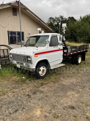1982 Ford E-250 Cutaway Flatbed Truck | Non-Runner | Tow Away (ID #41805) (Off-Site) (25-3416) 23501