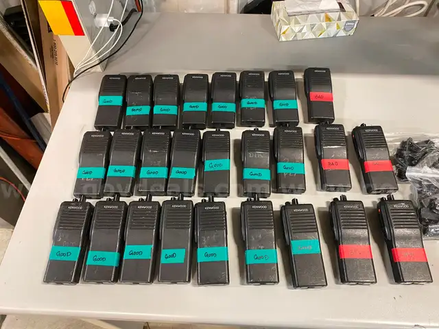 Kenwood  Handheld &#x26; Mobile Radios w/ Chargers&#xA0;(ID #41852) (I03-2R) (25-1951-108) 245