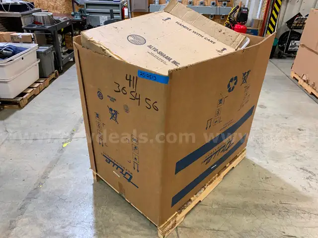 Pallet of Kitchen Equipment&#xA0;(ID #41870) (J12-1L) (25-2513-35) 315