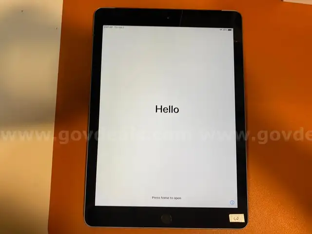 iPad 6 - Black- 32GB (ID# 41902) (D-Case) (No UPC) (18-19)