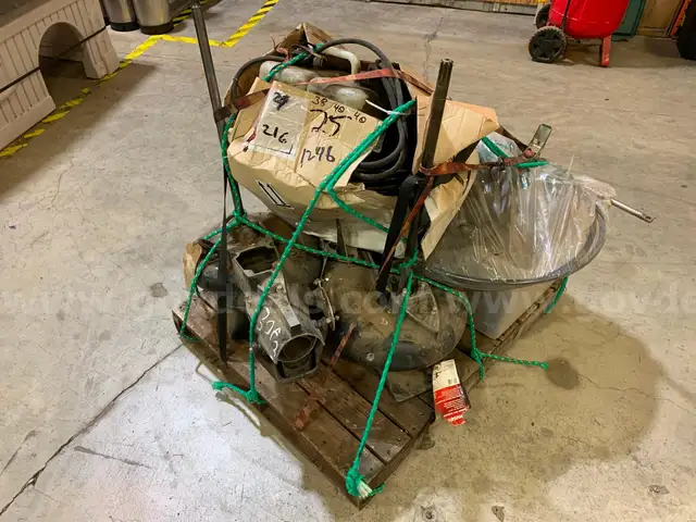 Pallet of Boat Motor Parts&#xA0;(ID #42174) (I3-2R) (25-1246-3) 477