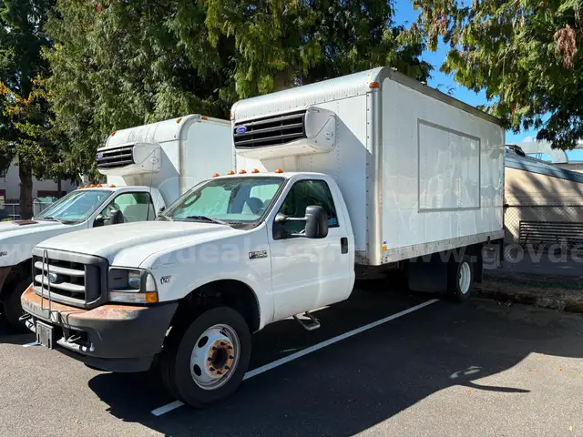 2003 Ford F-550 Box Truck | Refrigerated | Lift Gate | Low Miles (ID #42217) (Off-Site) (25-3559) 35415