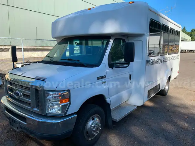 2015 Ford Econoline E-350 Super Duty Shuttle Bus w/ Wheelchair Lift (ID# 42249) (PRT) (25-3468) 305