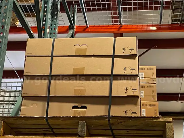 Lot of Twelve Dell Monitors&#xA0;(ID #42559) (I04-2L) (25-2490-14) 652
