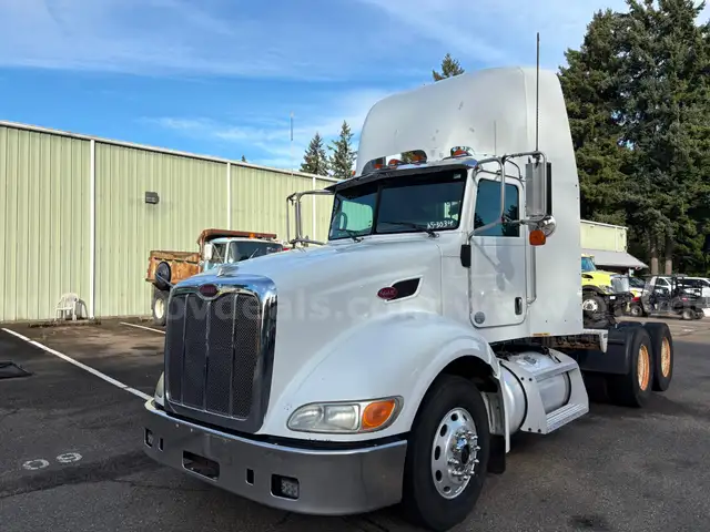 2010 Peterbilt 386 Day Cab Semi Tractor with Wet Kit (ID# 42603) (E09) (25-3034) 490