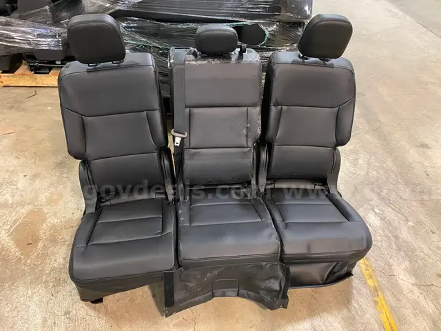 Lot 3- FORD INTERCEPTOR 2ND ROW SEATS (ID #42656) (H11-2L) (25-3183-3) 310