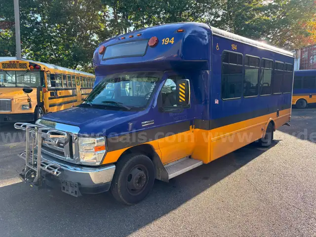 2016 Ford Econoline E-450 Startrans Senator II (ID# 42696) (Bullpen) (25-3409) 11700