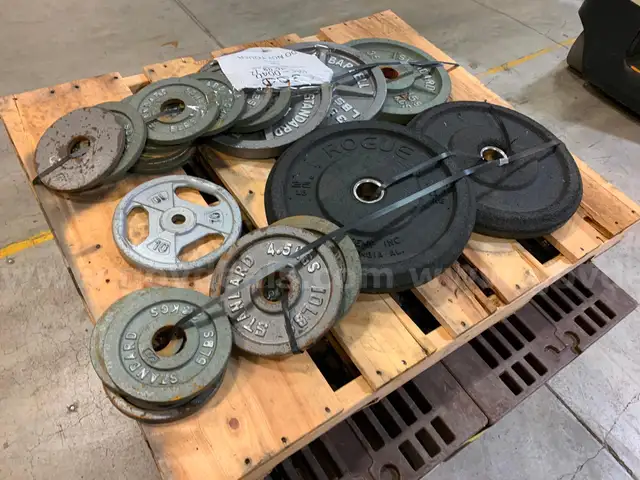 Pallet of Barbell Weights&#xA0;(ID #42750) (J10-2L) (25-2886-6) 227