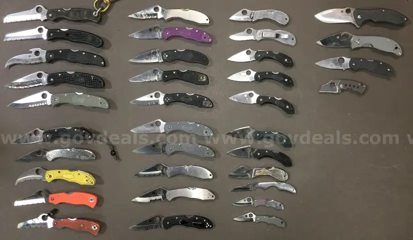 Spyderco Lot (ID# 42819) (TSA #1) (NO UPC) (18-20)