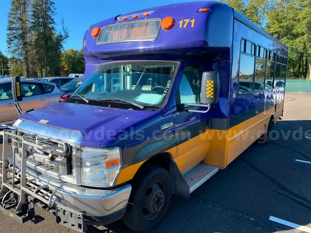 2016 Ford Econoline E450 SD Bus w/ Wheelchair Lift (ID# 42867) (AVI) (25-3214) 11700