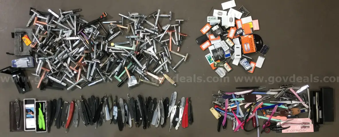 Grooming &#x26; Accessory Lot &#x2013; Mixed Styles (ID# 42988) (TSA #2) (NO UPC) (20-30)