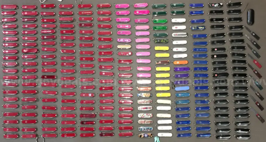 Mini Victorinox/Swiss Army Knife Lot (ID# 42999) (TSA #2) (NO UPC) (18-22)