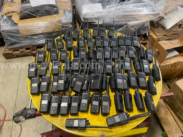 Lot of Motorola XPR 7550e  Handheld Radios&#xA0;(ID #43035) (I01-5L) (25-3952-7) 300