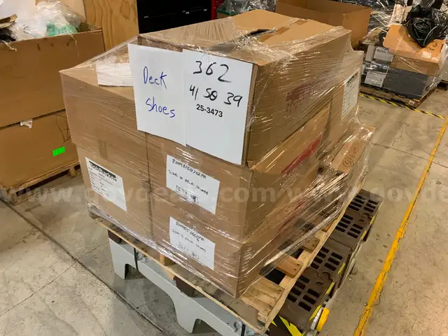 Pallet of Shoes&#xA0;(ID #43127) (J8-2R) (25-3473-7) 300