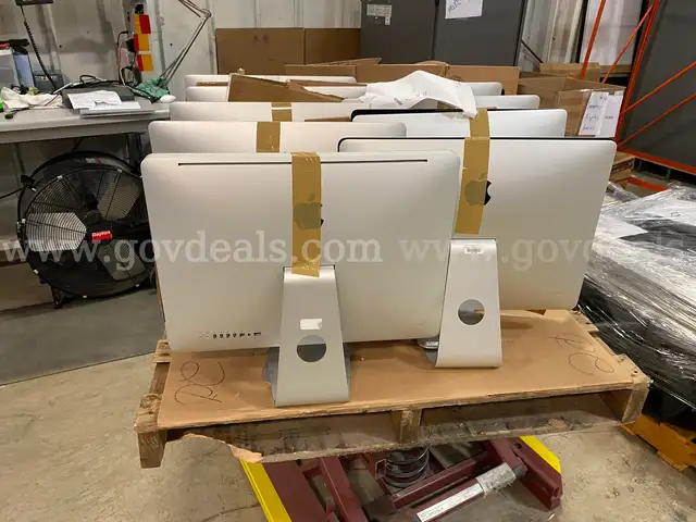 Lot of iMac Computers &#xA0;(ID #43178) (H07-2L) (25-3087-132) 672