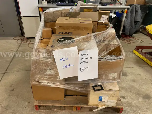 Pallet of Electrical Supplies &#x26; Items (ID #43381) (H09-1L) (25-3952-5) 300