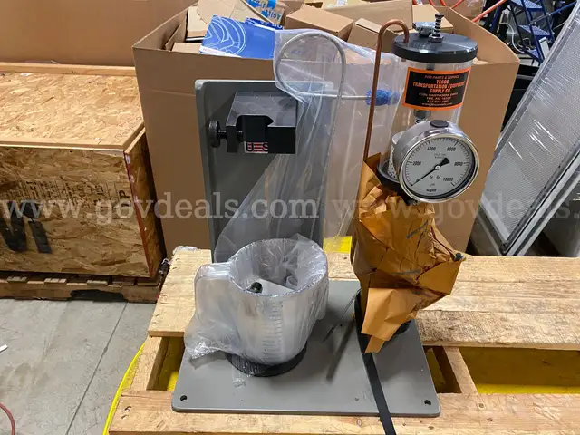 Volvo-Penta Injector Test Stand  (ID #43627) (H04-2R) (25-3741-5) 405