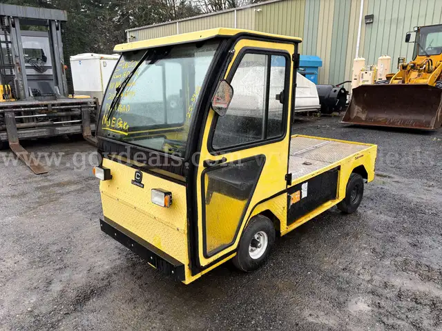2013 Cushman Titan Electric 48 Volt 2 Passenger Flat Bed Utility UTV, Does Not Run (ID# 43667) (GVL) (25-3923) 11700