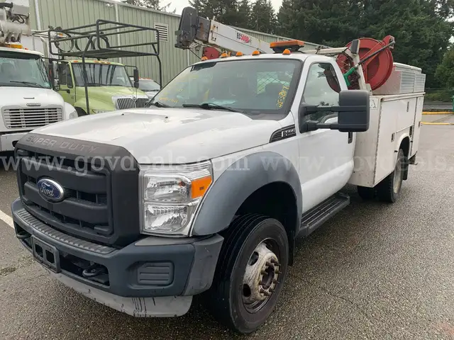 2011 Ford F-550 XL DRW Reg Cab Truck w/ Service Body & Crane (ID# 43684) (EF03) (25-3887) 11700