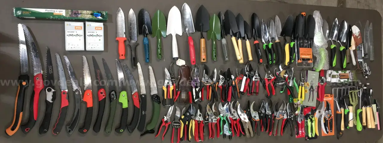 Gardening Tools Lot (ID# 43711) (TSA #3) (NO UPC) (21-36)