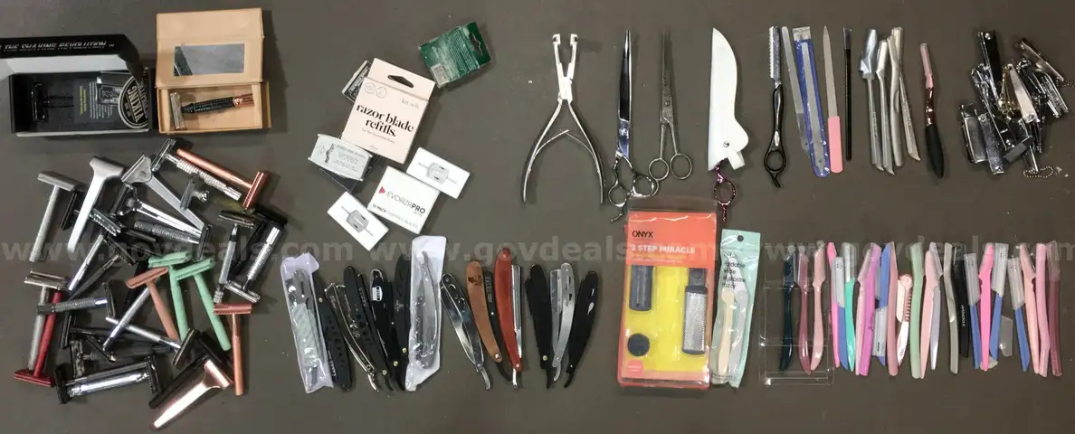 Grooming & Accessory Lot – Mixed Styles (ID# 43722) (TSA #3) (NO UPC) (18-22)