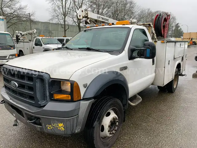 2006 Ford F-550 XL DRW Reg Cab Truck w/ Service Body & Crane (ID# 43748) (OEF) (25-4248) 11700