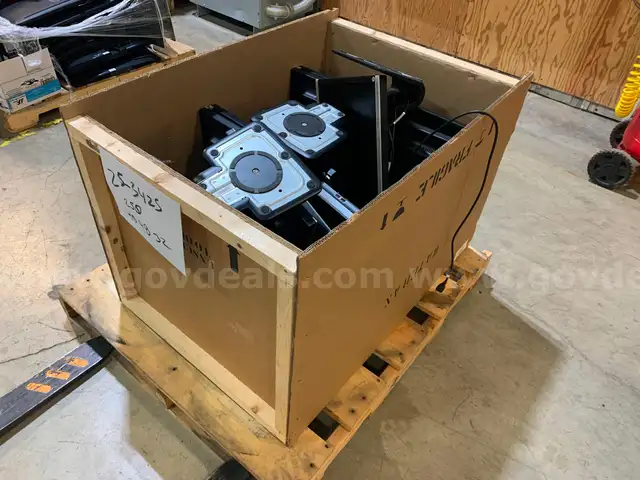 Pallet of Monitors (ID #43752) (J4-2L) (25-3425-1) 693