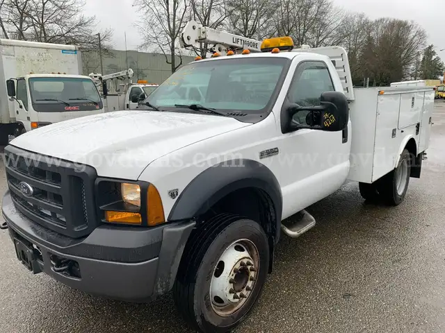 2007 Ford F-550 XL DRW 2WD Reg Cab Truck w/ Service Body & Crane (ID# 43760) (OEF) (25-4267) 11700