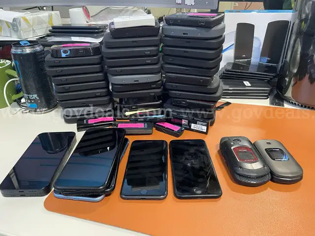 Lot of Cellphones and Hotspots (ID# 43803) (H01-3L) (25-1392-1) 124