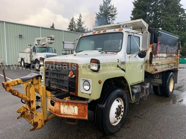 1989 International S1900 Conv. Cab Dump Truck w/ Pot-Hole Patcher *Tow-Away* (ID# 43848) (E09) (25-3777) 22301