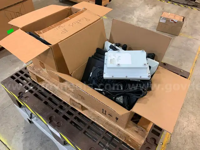 Pallet of iPads & Other Devices (ID #43932) (J2-5R) (25-4079-14) 32302