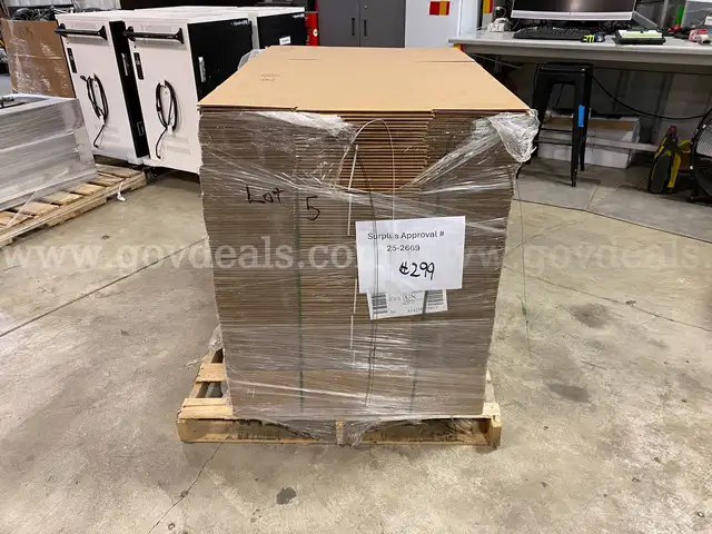 Lot 5 - Pallet of Cardboard Boxes - Approx 100 Count (ID #43982) (H06-2L) (25-2669-8) 300