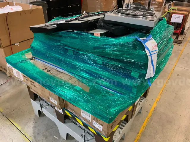 Pallet of Musical Keyboards (ID #43984) (J2-6L) (25-3815-111) 672