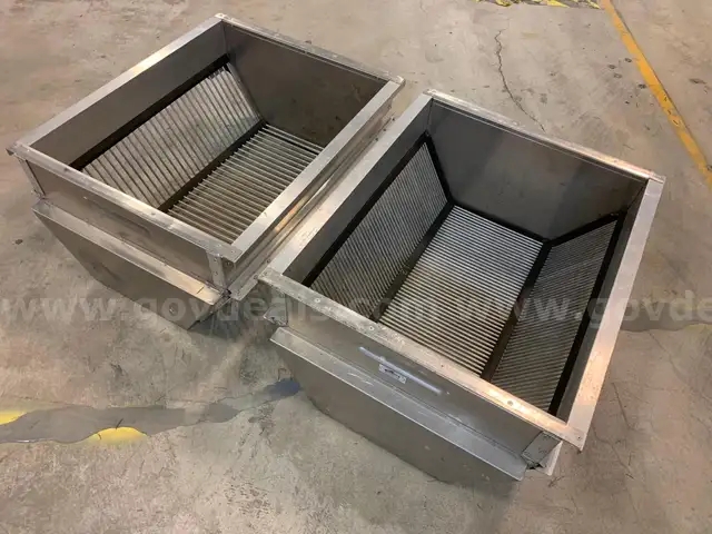 2ea Mino-Saver Live Fish Baskets (ID #44047) (I1-2R) (No UPC)