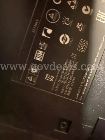 Lot of Monitors & Stands (ID #44086) (I02-5L) (25-4368-1) 495