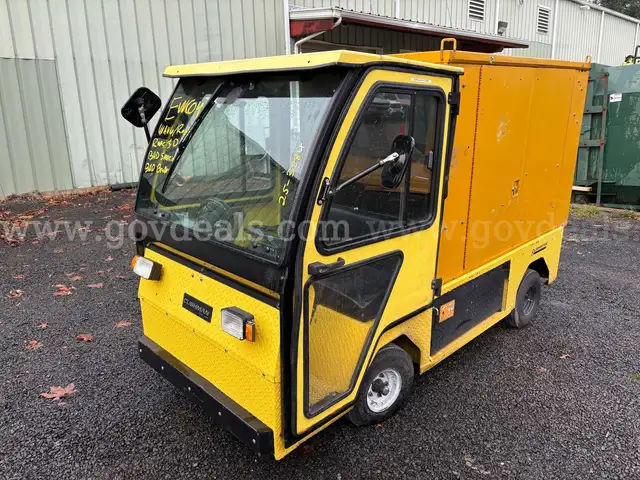 2013 Cushman Titan Electric 48 Volt 2 Passenger Flat Bed Utility UTV, Does Not Run (ID# 44102) (GVL) (25-3884) 11700