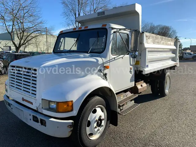 1990 International 4600 4x2 Conventional Cab Truck w/ Dump Bed (ID# 44196) (E08) (25-4576) 632