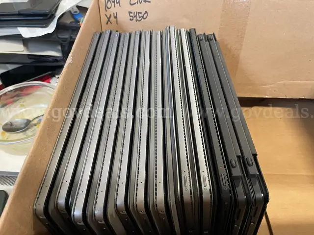 Lot of 12 Dell Convertible 2-in-1s- ct.9 7200 and ct.3 5290 (ID# 44214) (H01-3R) (25-4848-3)) 235