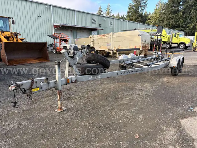 2015 EZ Loader 21-24ft Double-Axle Bunk Boat Trailer (ID# 44216) (GVL) (25-4778) 303