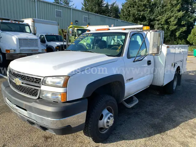2007 Chevrolet Silverado 3500HD 2WD Reg Cab Truck w/ Service Body & Crane (ID# 44217) (EF0) (25-4215) 11700