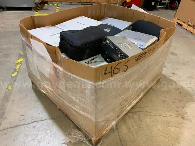 Pallet of Projectors (ID #44250) (I12-2R) (25-4059-4) 365