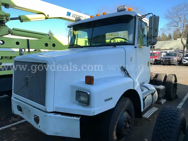 1996 Volvo WG Tractor Truck !Non-Runner! *Tow-Away* (ID# 44259) (E12) (25-4565) 632