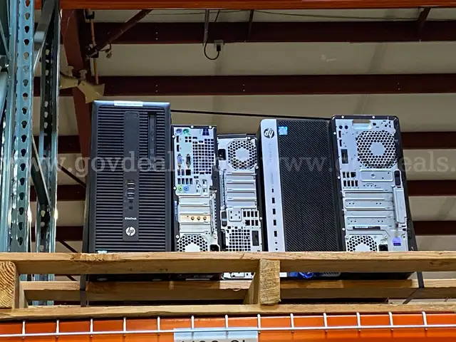 Lot of Five Desk Top Computers  (ID #44286) (H08-2L) (25-3765-3) 36416