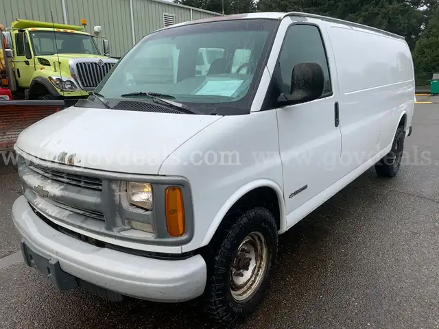 2000 Chevrolet Express 3500 Ext. Cargo Van (ID# 44335) (EF03) (26-0087) 310