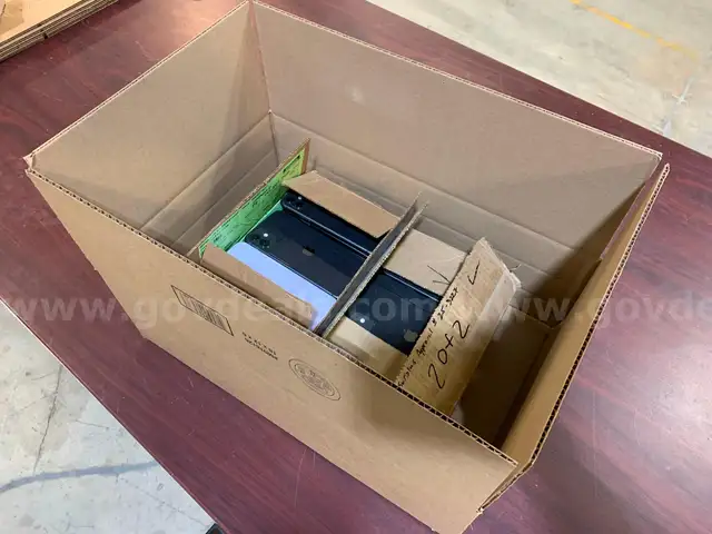 68ea iPhones Box4 (ID #44396) (I1-3R) (25-3227-1) 310
