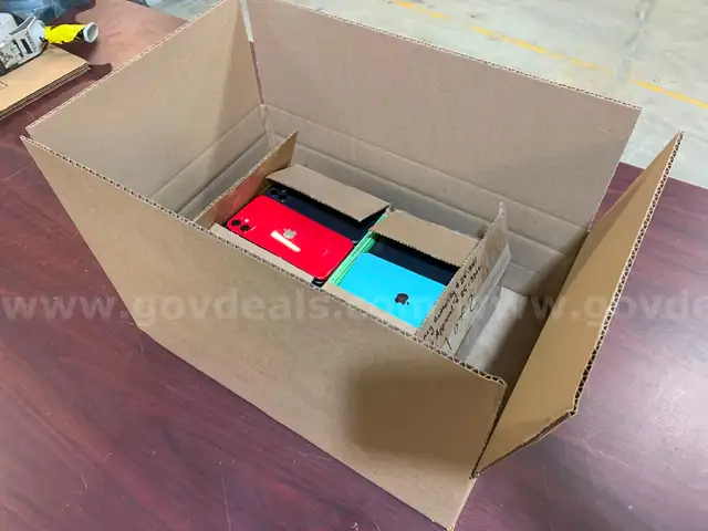 68ea iPhones Box6 (ID #44398) (I2-3L) (25-3222-1) 310