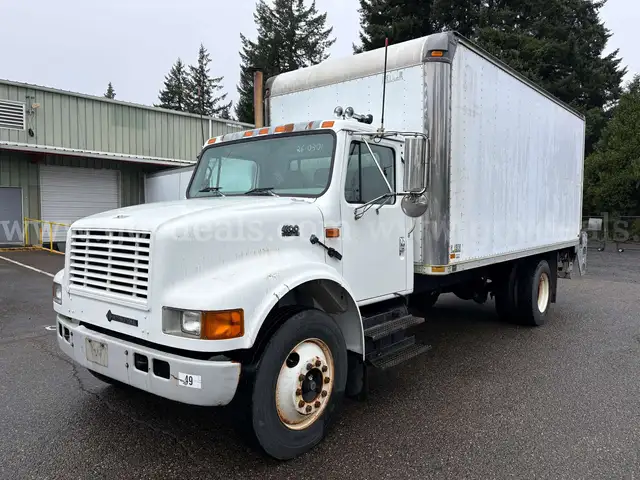 2001 International 4900 DT466E 4X2 18FT Box Truck with Lift Gate, Low Miles! Under 29K (ID# 44420) (E08) (26-0301) 310