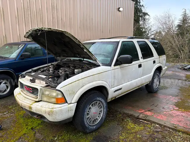 2001 GMC Jimmy SUV | Battery Disconnected | 4x4 | *Tow-Away* (ID #44435) (Off-Site) (25-4468) 695